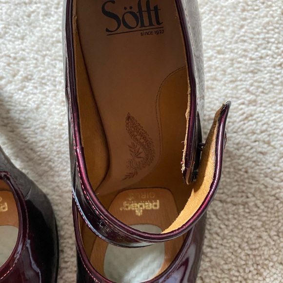 Red Pumps - Picture 3 of 4